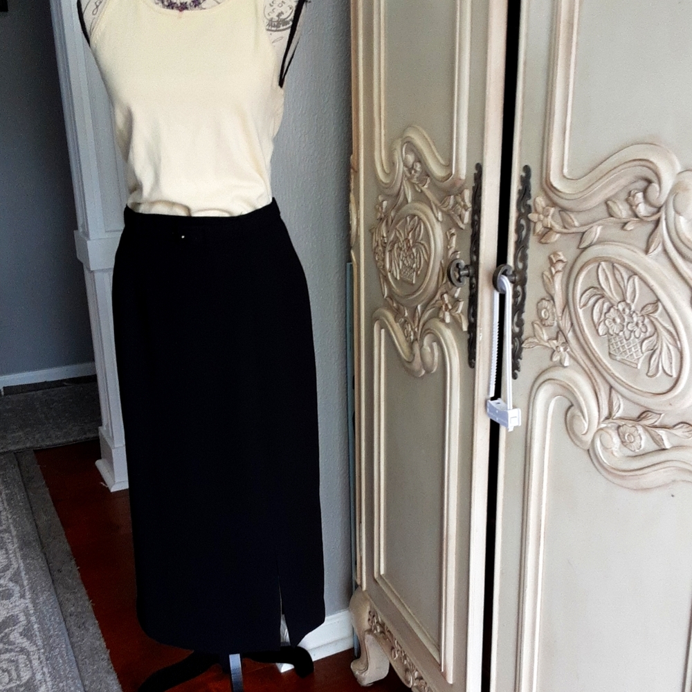 Sport Collection black pencil skirt mid calf length